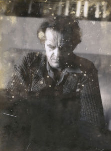 Jack Nicholson durante le riprese di Shining, in una foto di Stanley Kubrick