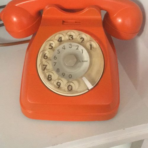 Telefono classico arancione anni '60