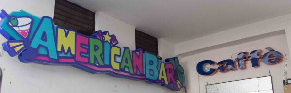 Insegna bar al neon