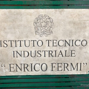 Insegna Istituto Tecnico Enrico Fermi