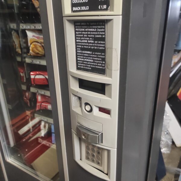 distributore automatico cibi e bevande - immagine 3