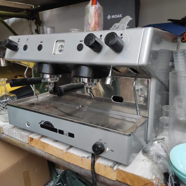 Macchina da caffè per bar moderna - immagine 2