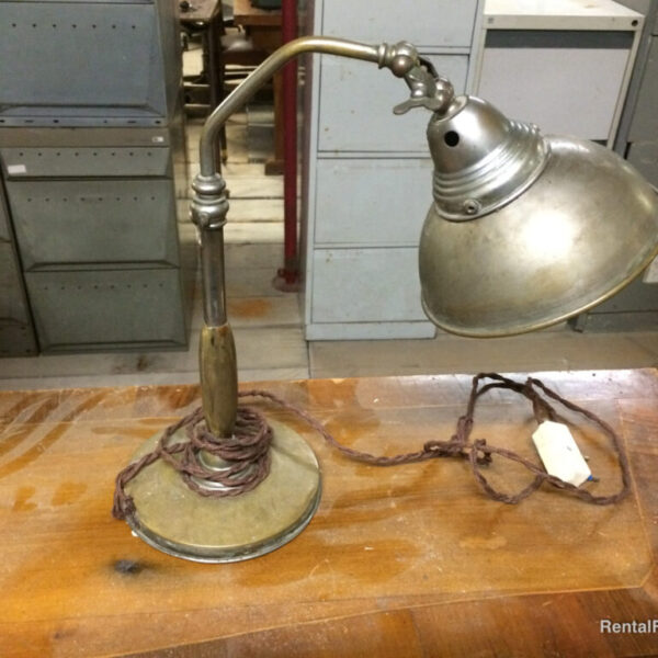 Lampada vintage in metallo da tavolo
