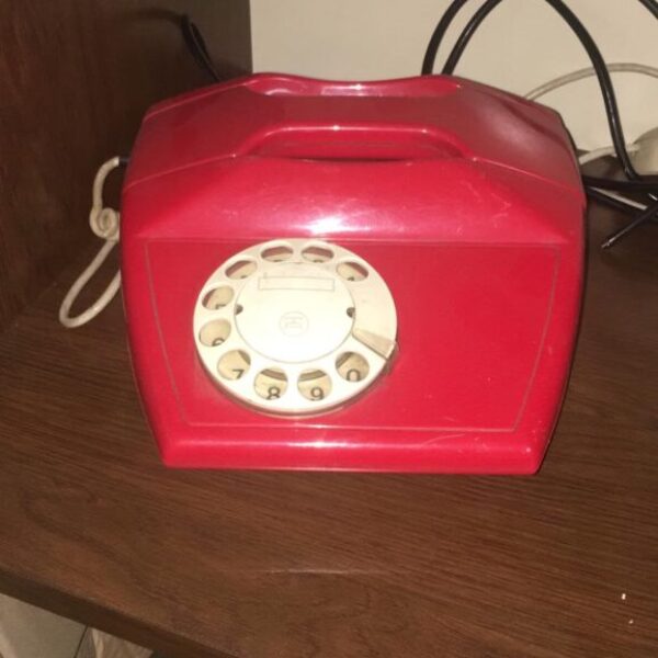 Telefono rosso design anni '70